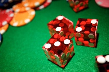 ডিলার হ্যান্ড ও ক্লোজ-আপ ক্যামেরা